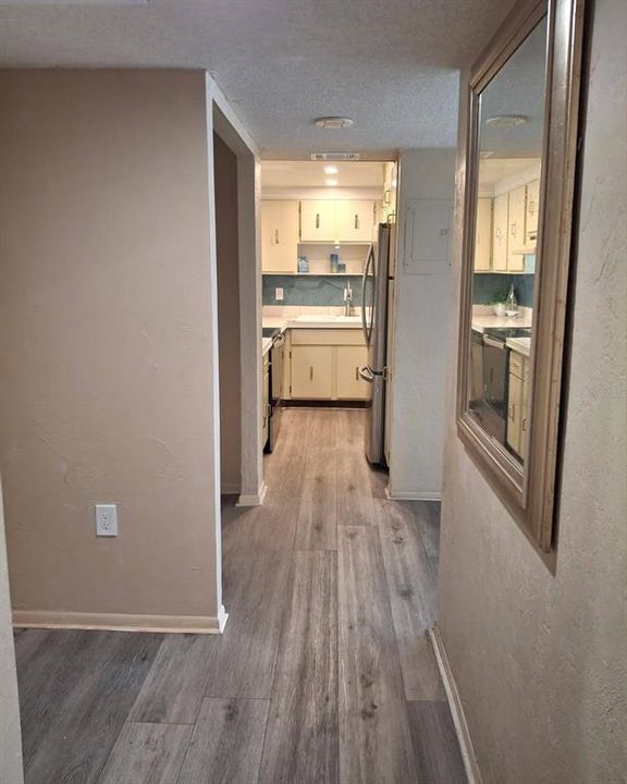 Под контрактом: $215,000 (2 спален, 2 ванн, 1028 Квадратных фут)