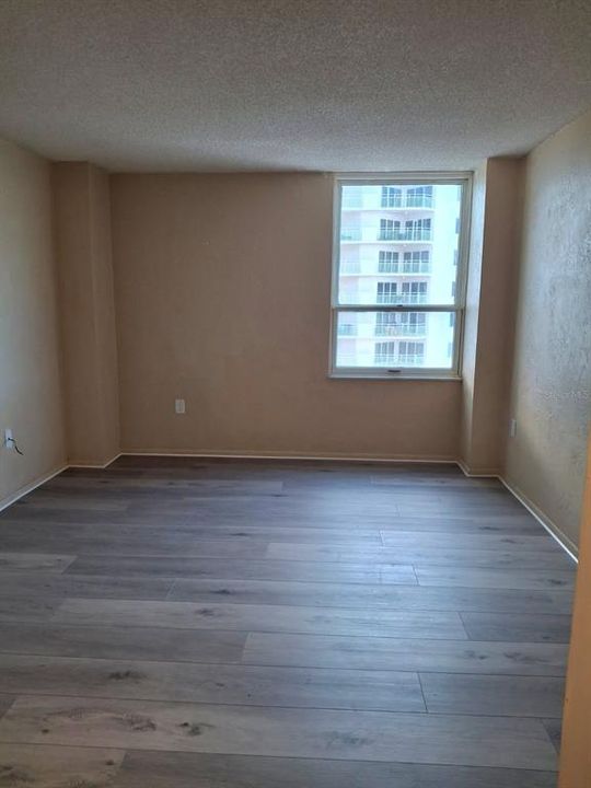 Под контрактом: $215,000 (2 спален, 2 ванн, 1028 Квадратных фут)