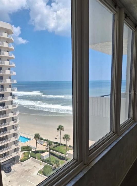 Под контрактом: $215,000 (2 спален, 2 ванн, 1028 Квадратных фут)