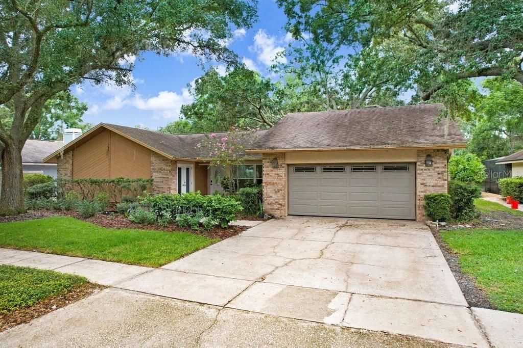 合同活跃: $650,000 (4 贝兹, 3 浴室, 2327 平方英尺)