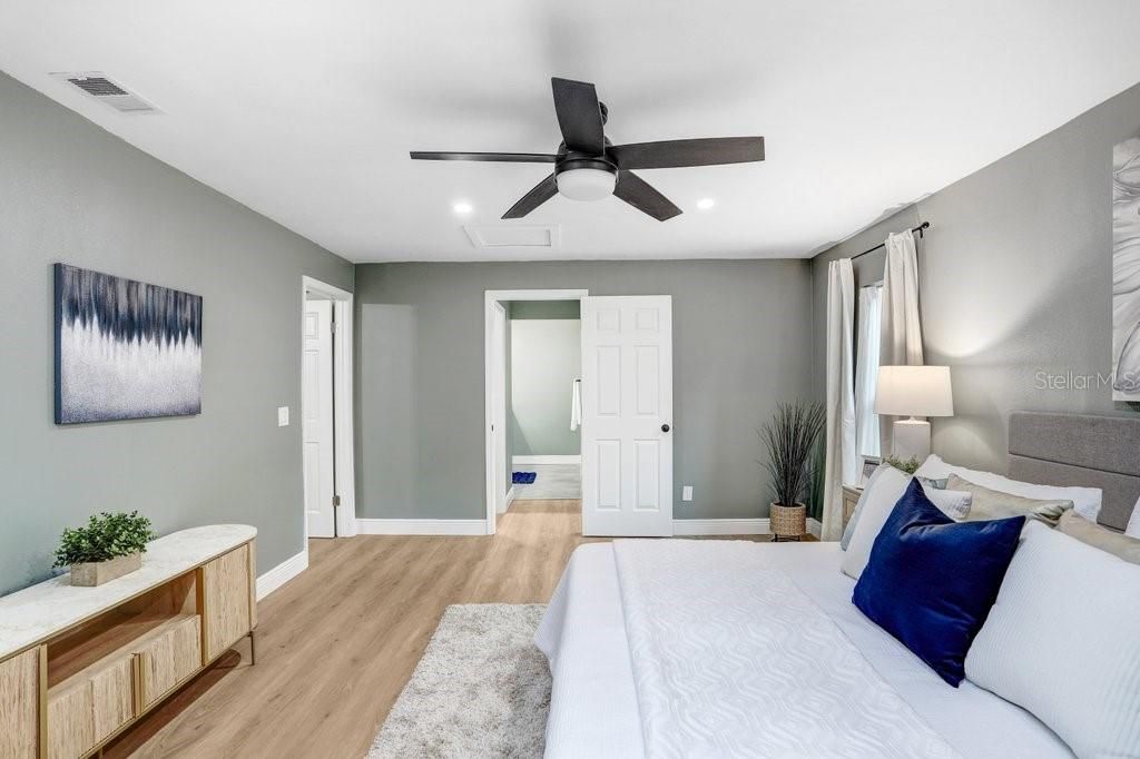 合同活跃: $650,000 (4 贝兹, 3 浴室, 2327 平方英尺)