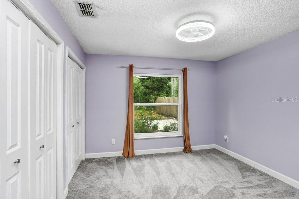 合同活跃: $650,000 (4 贝兹, 3 浴室, 2327 平方英尺)