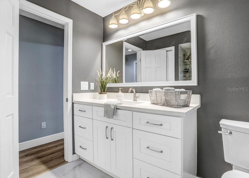 合同活跃: $650,000 (4 贝兹, 3 浴室, 2327 平方英尺)