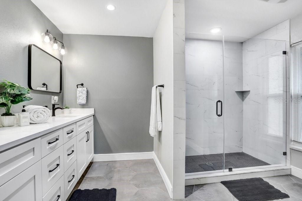 合同活跃: $650,000 (4 贝兹, 3 浴室, 2327 平方英尺)