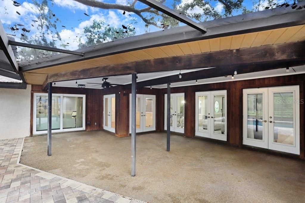 合同活跃: $650,000 (4 贝兹, 3 浴室, 2327 平方英尺)