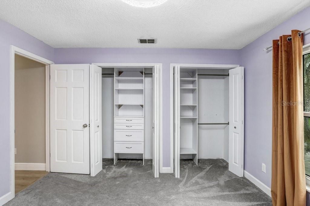 合同活跃: $650,000 (4 贝兹, 3 浴室, 2327 平方英尺)