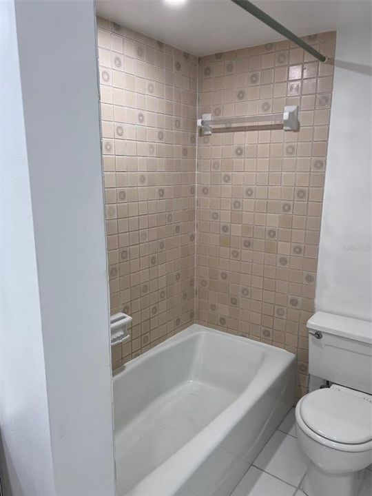 Active With Contract: $2,595 (3 beds, 2 baths, 1547 Square Feet)