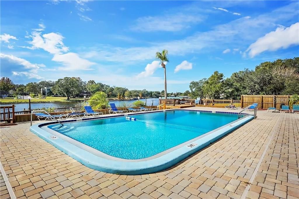 Active With Contract: $2,595 (3 beds, 2 baths, 1547 Square Feet)