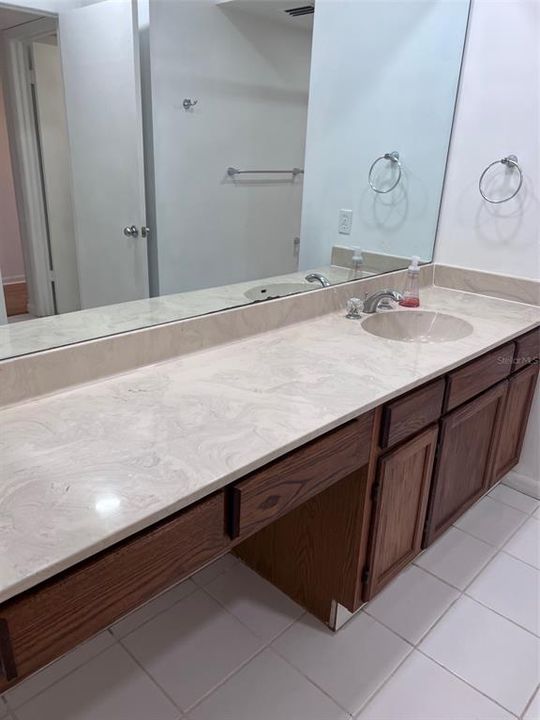 Active With Contract: $2,595 (3 beds, 2 baths, 1547 Square Feet)