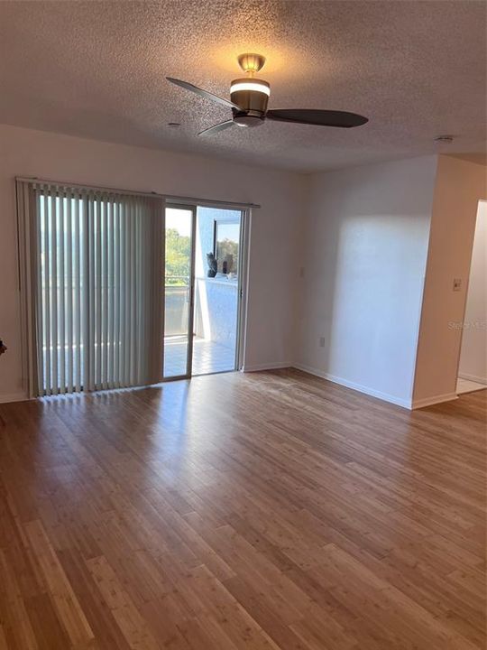 Active With Contract: $2,595 (3 beds, 2 baths, 1547 Square Feet)