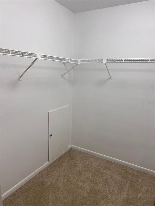 Active With Contract: $2,595 (3 beds, 2 baths, 1547 Square Feet)