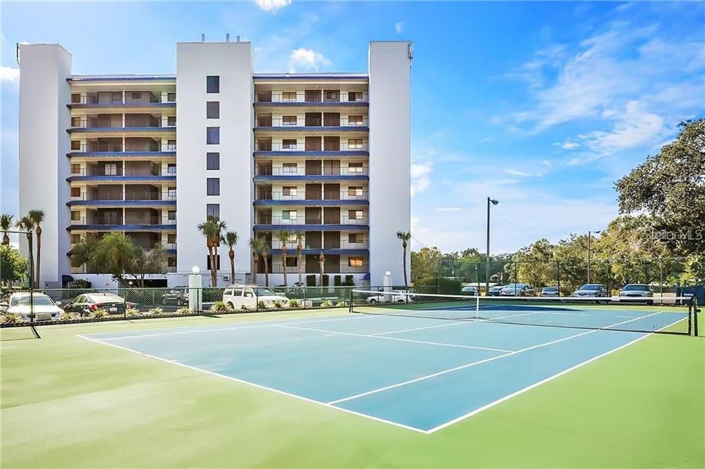 Active With Contract: $2,595 (3 beds, 2 baths, 1547 Square Feet)