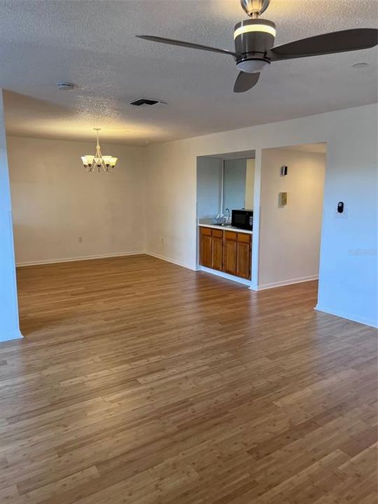 Active With Contract: $2,595 (3 beds, 2 baths, 1547 Square Feet)