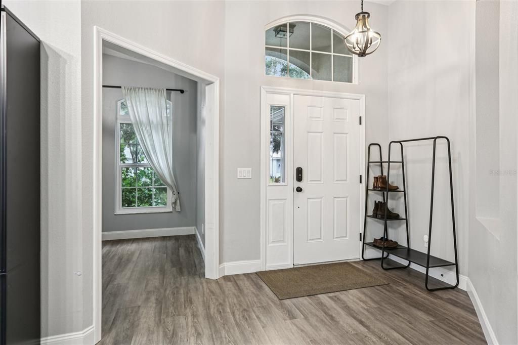 合同活跃: $380,000 (4 贝兹, 2 浴室, 2020 平方英尺)