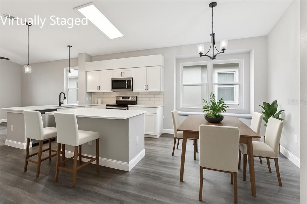 合同活跃: $380,000 (4 贝兹, 2 浴室, 2020 平方英尺)