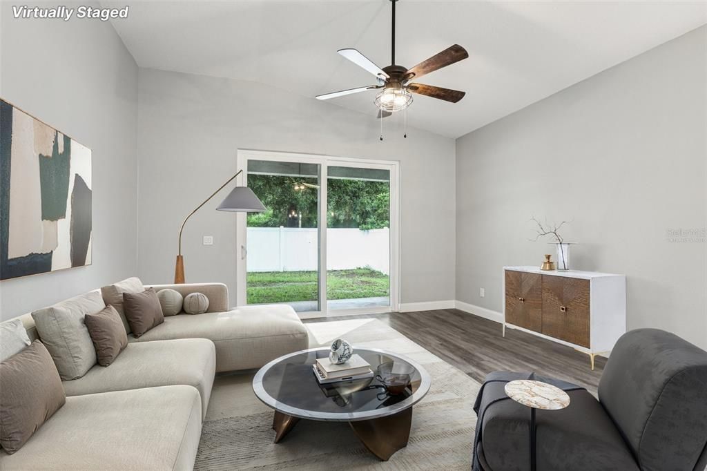 合同活跃: $380,000 (4 贝兹, 2 浴室, 2020 平方英尺)