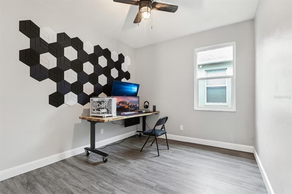 合同活跃: $380,000 (4 贝兹, 2 浴室, 2020 平方英尺)