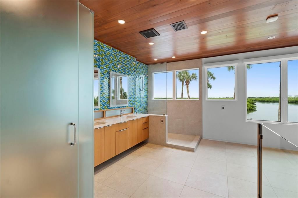 En Venta: $2,950,000 (3 camas, 3 baños, 2976 Pies cuadrados)