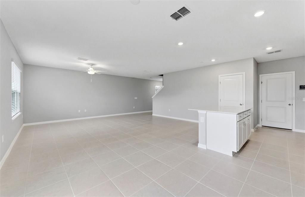 Active With Contract: $319,280 (3 beds, 2 baths, 1822 Square Feet)