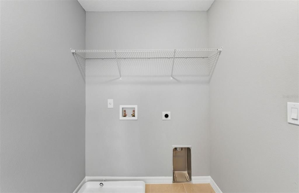 Active With Contract: $319,280 (3 beds, 2 baths, 1822 Square Feet)