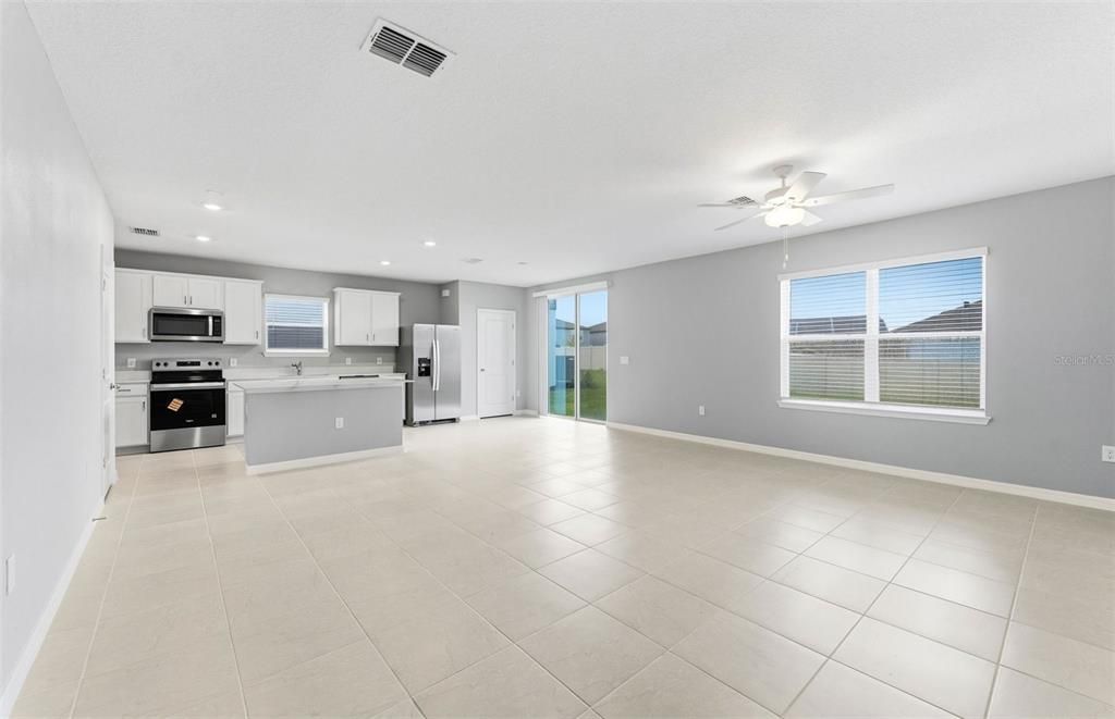 Active With Contract: $319,280 (3 beds, 2 baths, 1822 Square Feet)