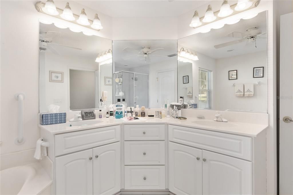 待售: $525,000 (4 贝兹, 2 浴室, 2526 平方英尺)