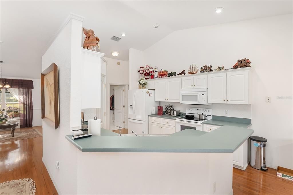 待售: $525,000 (4 贝兹, 2 浴室, 2526 平方英尺)