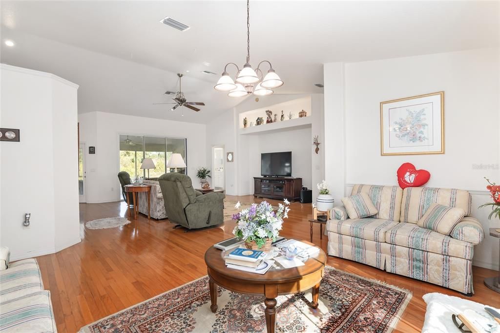 待售: $525,000 (4 贝兹, 2 浴室, 2526 平方英尺)