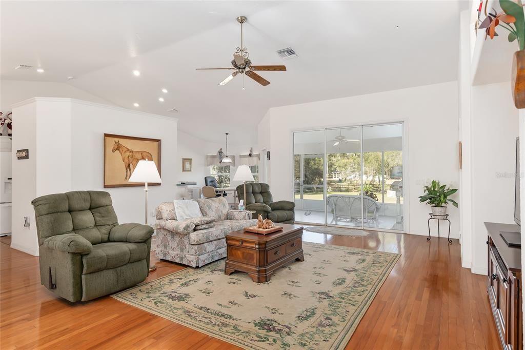 待售: $525,000 (4 贝兹, 2 浴室, 2526 平方英尺)