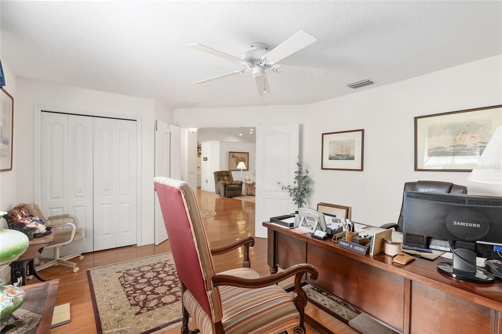 待售: $525,000 (4 贝兹, 2 浴室, 2526 平方英尺)