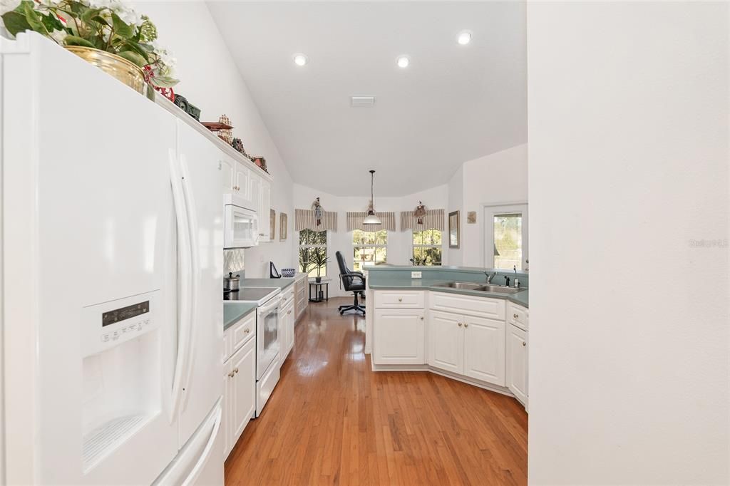 待售: $525,000 (4 贝兹, 2 浴室, 2526 平方英尺)