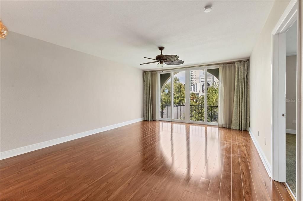 Под контрактом: $2,495 (2 спален, 2 ванн, 1109 Квадратных фут)