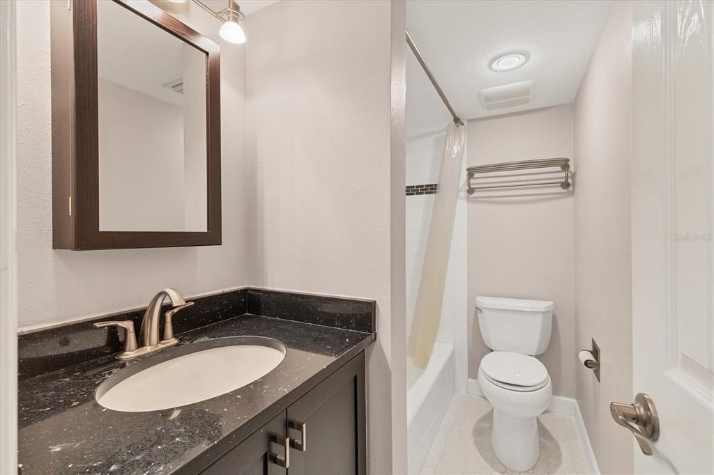 Под контрактом: $2,495 (2 спален, 2 ванн, 1109 Квадратных фут)