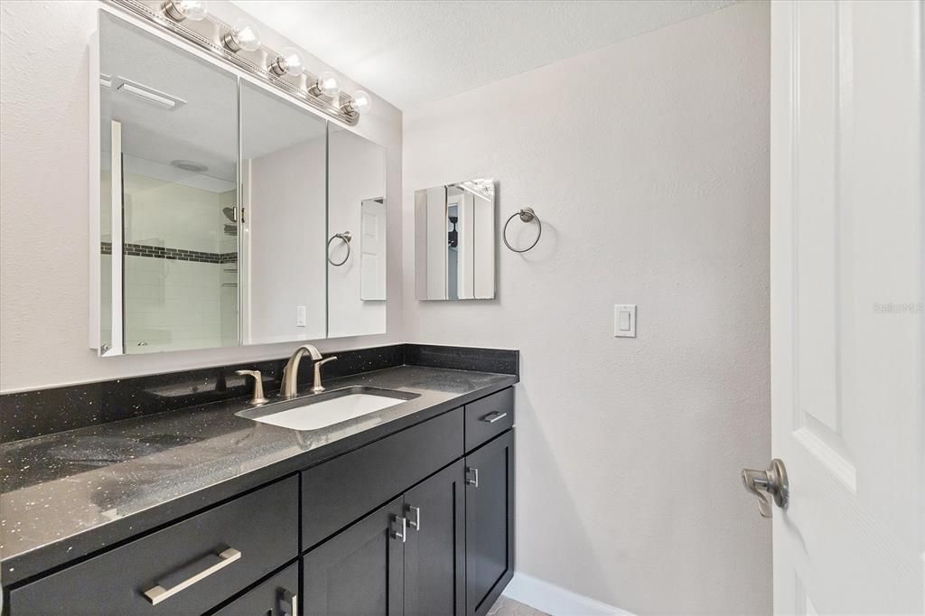 Под контрактом: $2,495 (2 спален, 2 ванн, 1109 Квадратных фут)