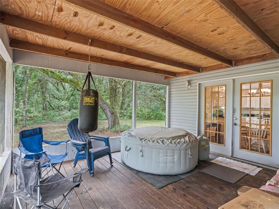 For Sale: $520,000 (2 beds, 2 baths, 1214 Square Feet)