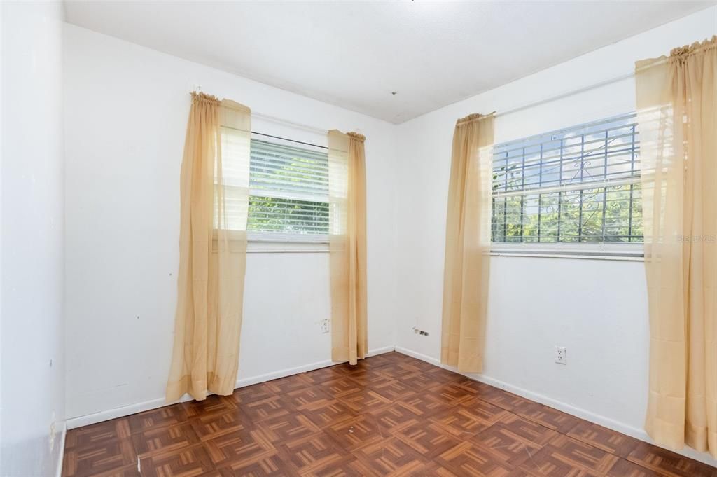 Active With Contract: $280,000 (4 beds, 1 baths, 1336 Square Feet)