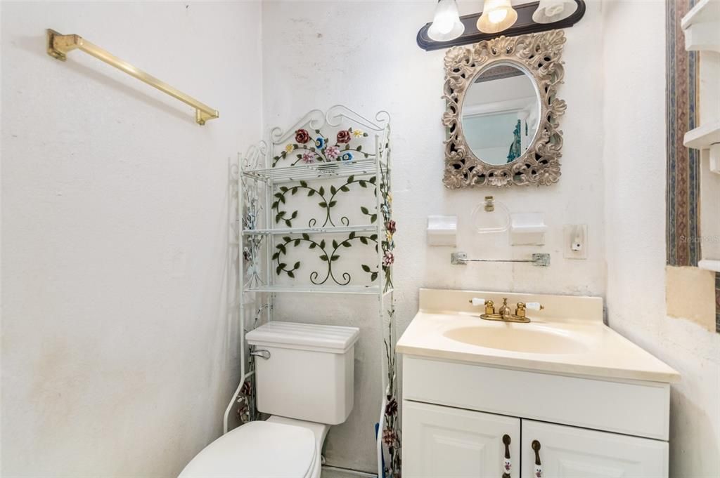 Active With Contract: $280,000 (4 beds, 1 baths, 1336 Square Feet)