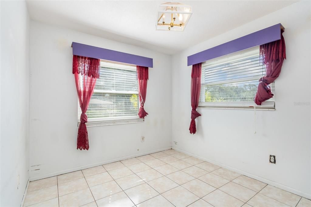 Active With Contract: $280,000 (4 beds, 1 baths, 1336 Square Feet)