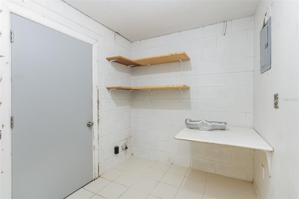 Active With Contract: $280,000 (4 beds, 1 baths, 1336 Square Feet)