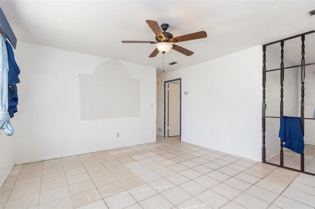 Active With Contract: $280,000 (4 beds, 1 baths, 1336 Square Feet)