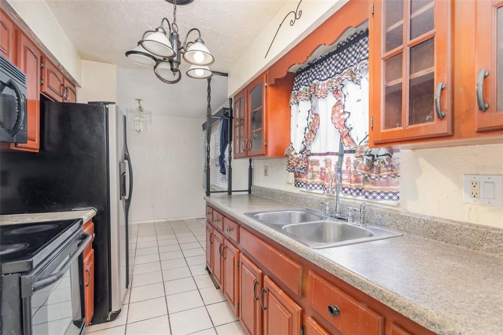 Active With Contract: $280,000 (4 beds, 1 baths, 1336 Square Feet)