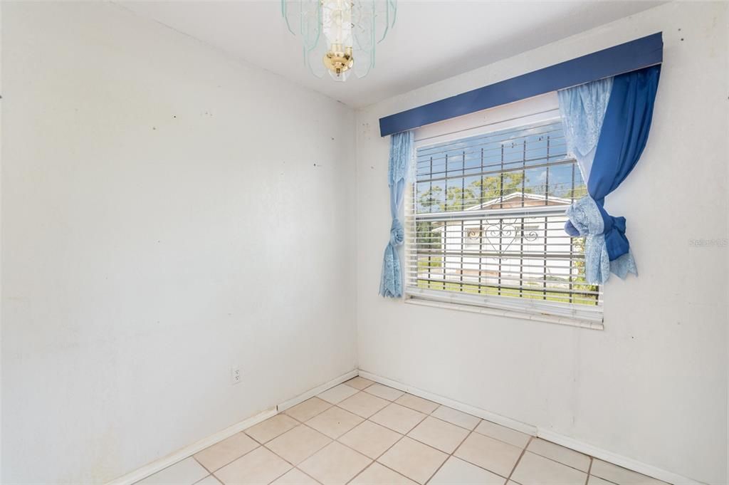 Active With Contract: $280,000 (4 beds, 1 baths, 1336 Square Feet)