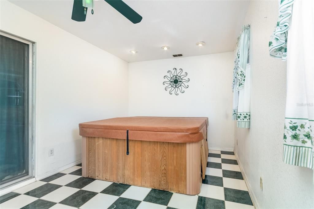 Active With Contract: $280,000 (4 beds, 1 baths, 1336 Square Feet)