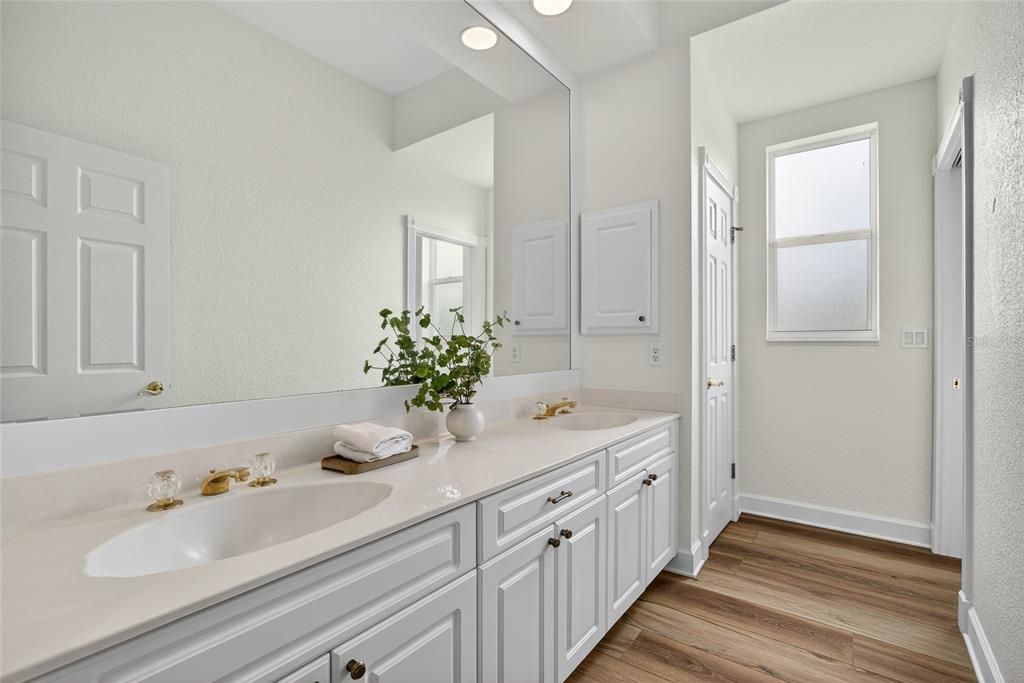 En Venta: $839,000 (4 camas, 4 baños, 4486 Pies cuadrados)