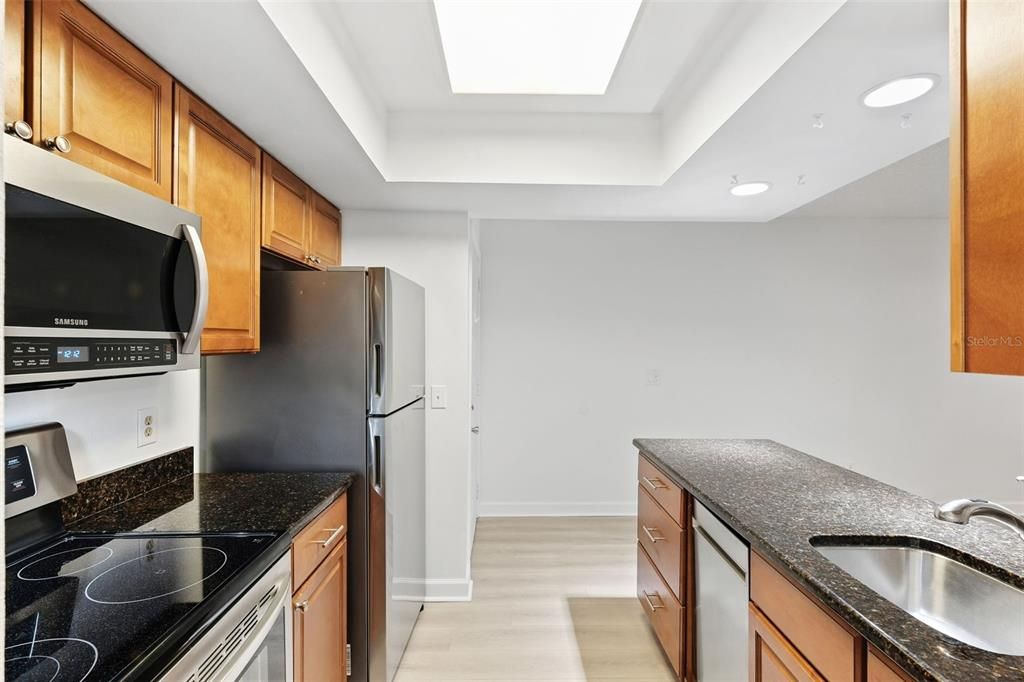 待售: $198,000 (2 贝兹, 1 浴室, 781 平方英尺)