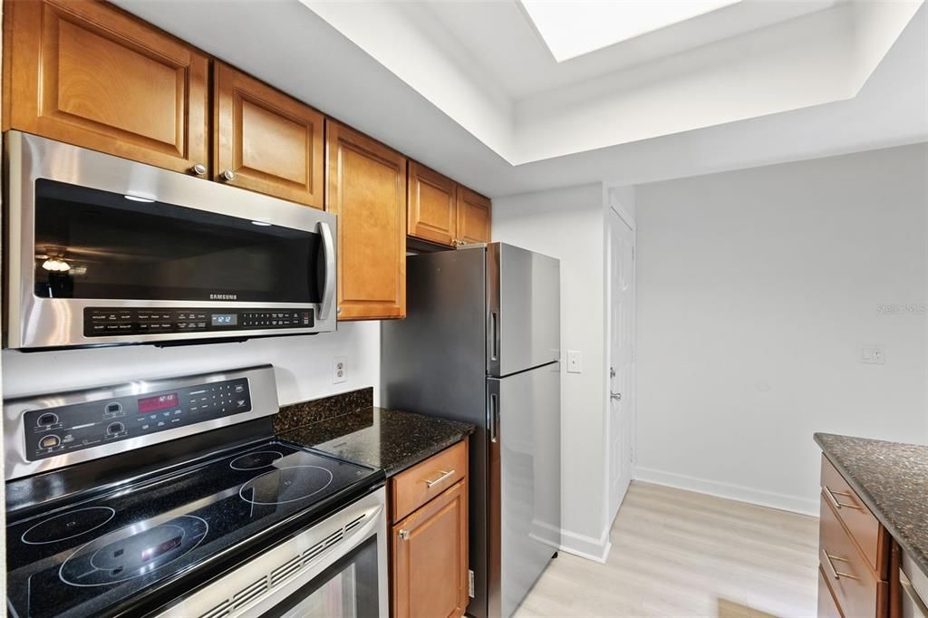 待售: $198,000 (2 贝兹, 1 浴室, 781 平方英尺)