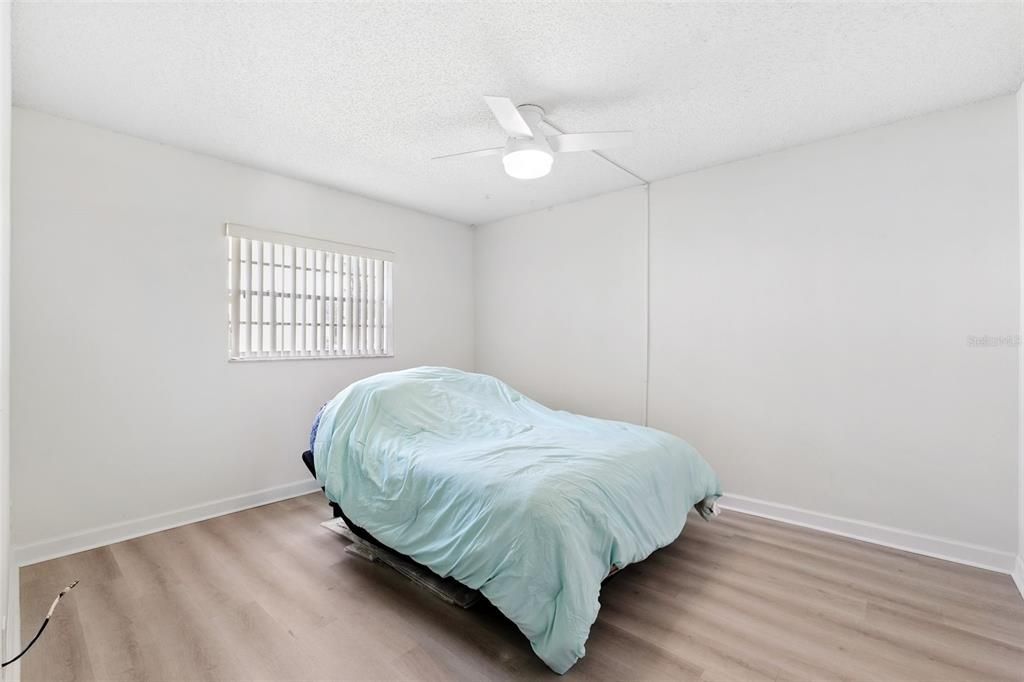 待售: $198,000 (2 贝兹, 1 浴室, 781 平方英尺)