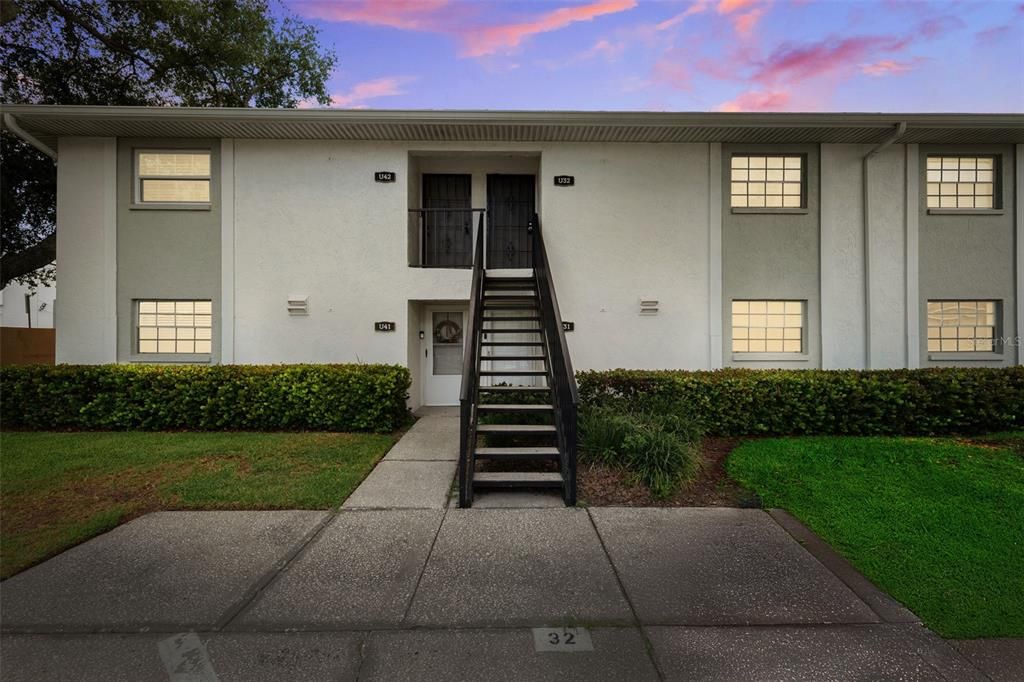 待售: $198,000 (2 贝兹, 1 浴室, 781 平方英尺)