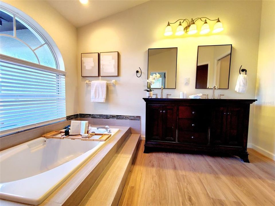 For Sale: $684,900 (4 beds, 2 baths, 2402 Square Feet)