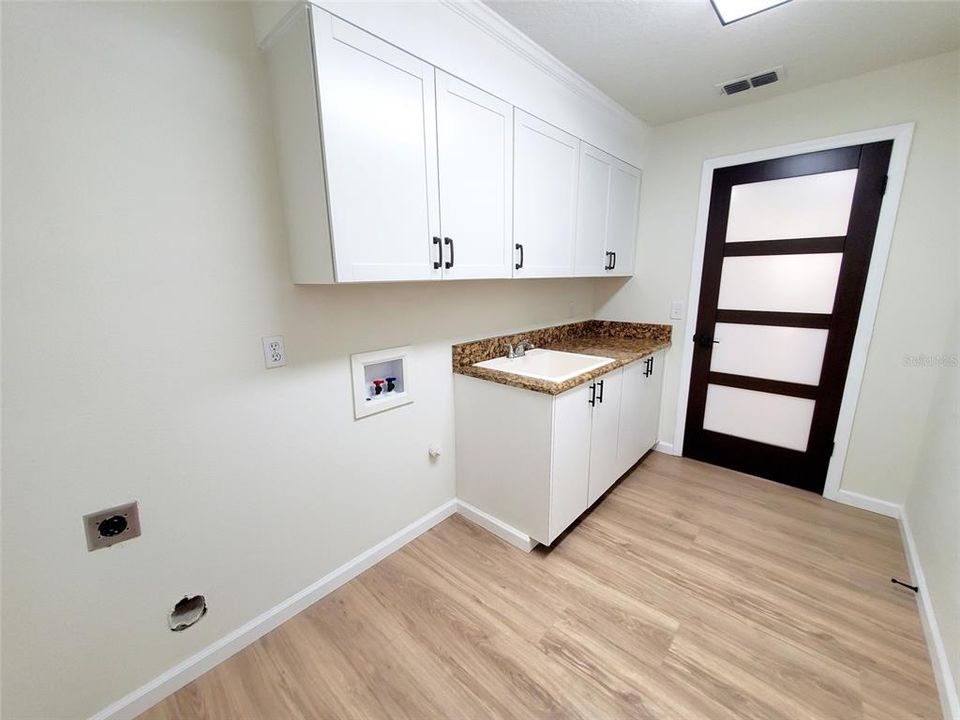 For Sale: $684,900 (4 beds, 2 baths, 2402 Square Feet)